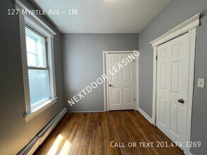 127 Myrtle Ave in Jersey City, NJ - Building Photo - Building Photo