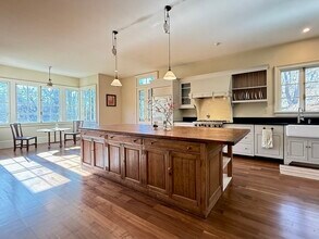 918 Hale St in Beverly, MA - Building Photo - Building Photo