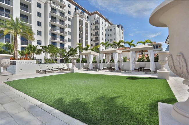 2000 Salzedo St in Coral Gables, FL - Building Photo - Building Photo