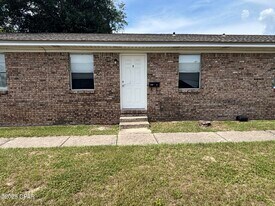 1102 Frankford Ave in Panama City, FL - Building Photo