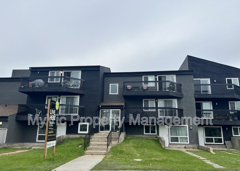 4510-4547 47 St in Leduc, AB - Building Photo