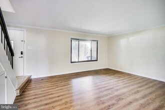 9040 Centerway Rd in Gaithersburg, MD - Building Photo - Building Photo