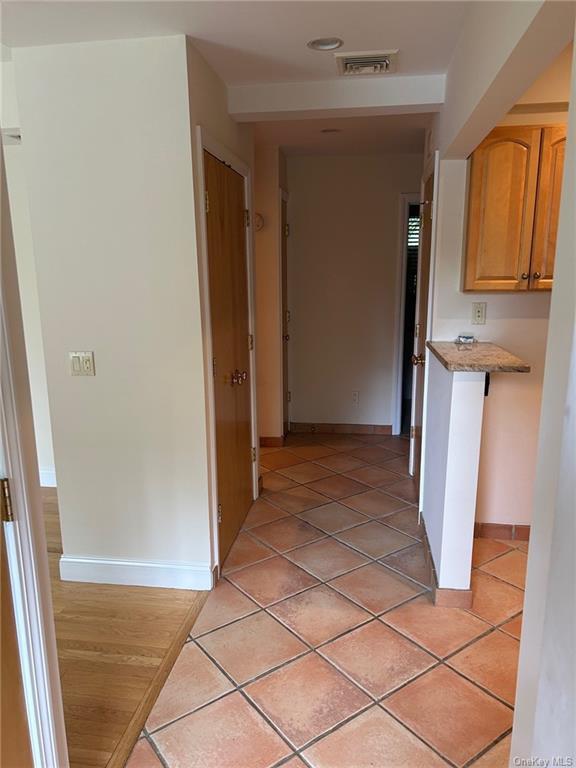 37 Memorial Dr-Unit -B1 in Chappaqua, NY - Foto de edificio - Building Photo