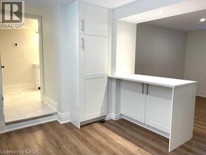 806 Duke St in Cambridge, ON - Building Photo - Building Photo