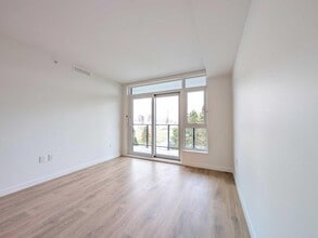 13738 Central Ave in Surrey, BC - Building Photo - Building Photo