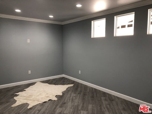 property at 4922 1/2 Genevieve Ave