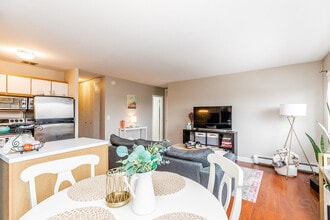 607 W Wrightwood Ave, Unit 815 in Chicago, IL - Building Photo - Building Photo