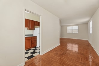 Olde Salem Village in Falls Church, VA - Building Photo - Building Photo