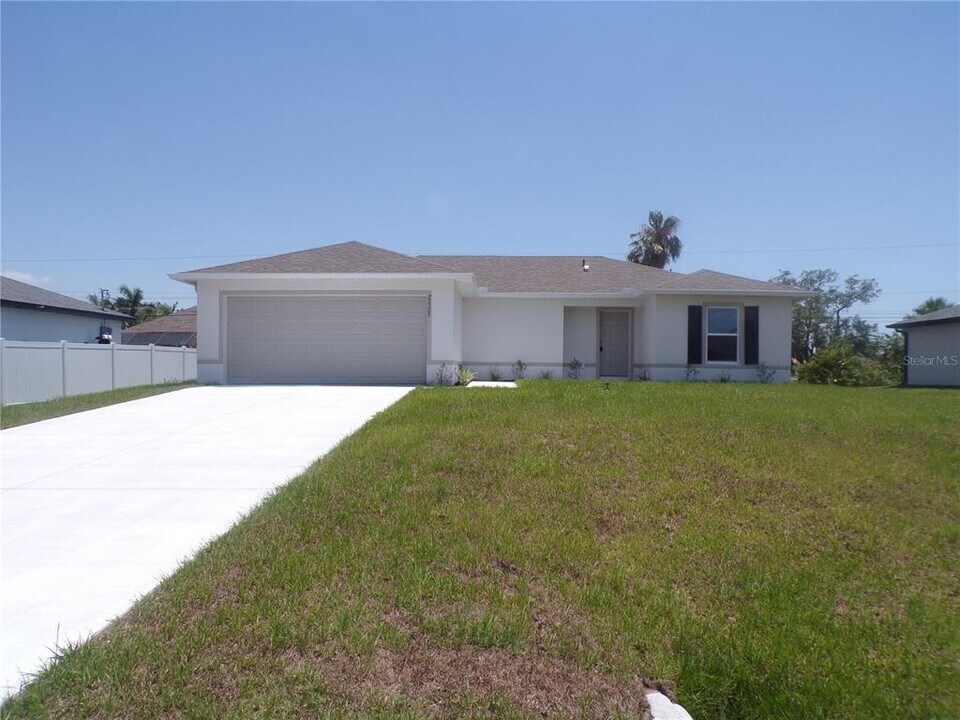 22309 Esplanade Ave in Port Charlotte, FL - Building Photo