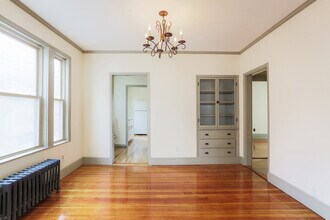 31 Roslyn St, Unit 1 in Salem, MA - Building Photo - Building Photo