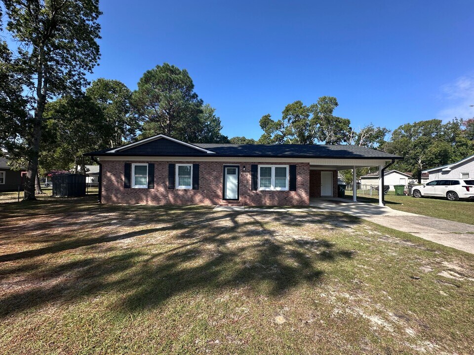 3710 Cherry Blossom Ln in Hope Mills, NC - Building Photo