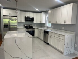 72 Roanoke St in Providence, RI - Building Photo