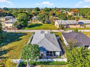 341 Oak Aly in Delray Beach, FL - Foto de edificio - Building Photo