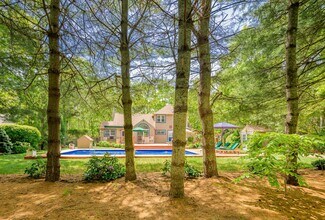 39 Wooded Oak Ln in East Hampton, NY - Building Photo - Building Photo