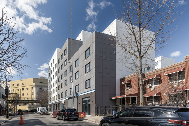 8 Palmetto in Brooklyn, NY - Foto de edificio - Building Photo