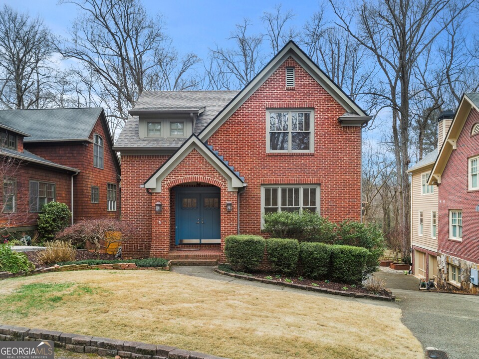 467 Chelsea Cir NE in Atlanta, GA - Building Photo