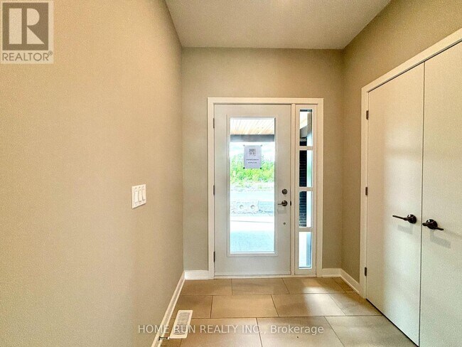 1074 Kitigan Grove in Ottawa, ON - Building Photo - Building Photo