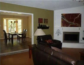 2717 Jewell Dr in Arlington, TX - Foto de edificio - Building Photo