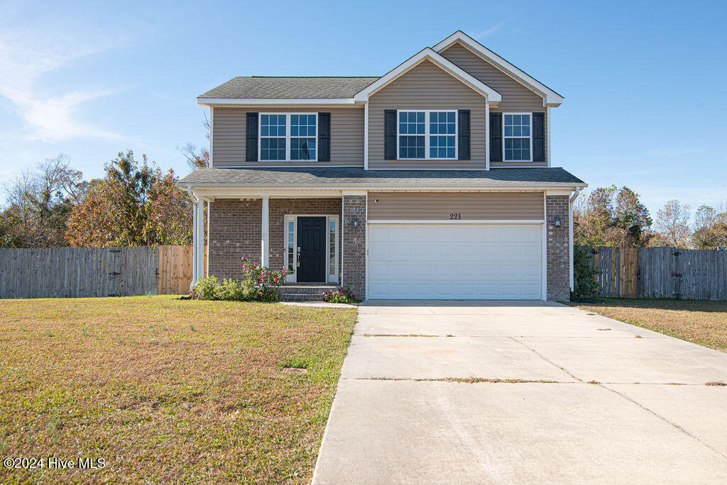 221 Southwoods Ln in Jacksonville, NC - Building Photo