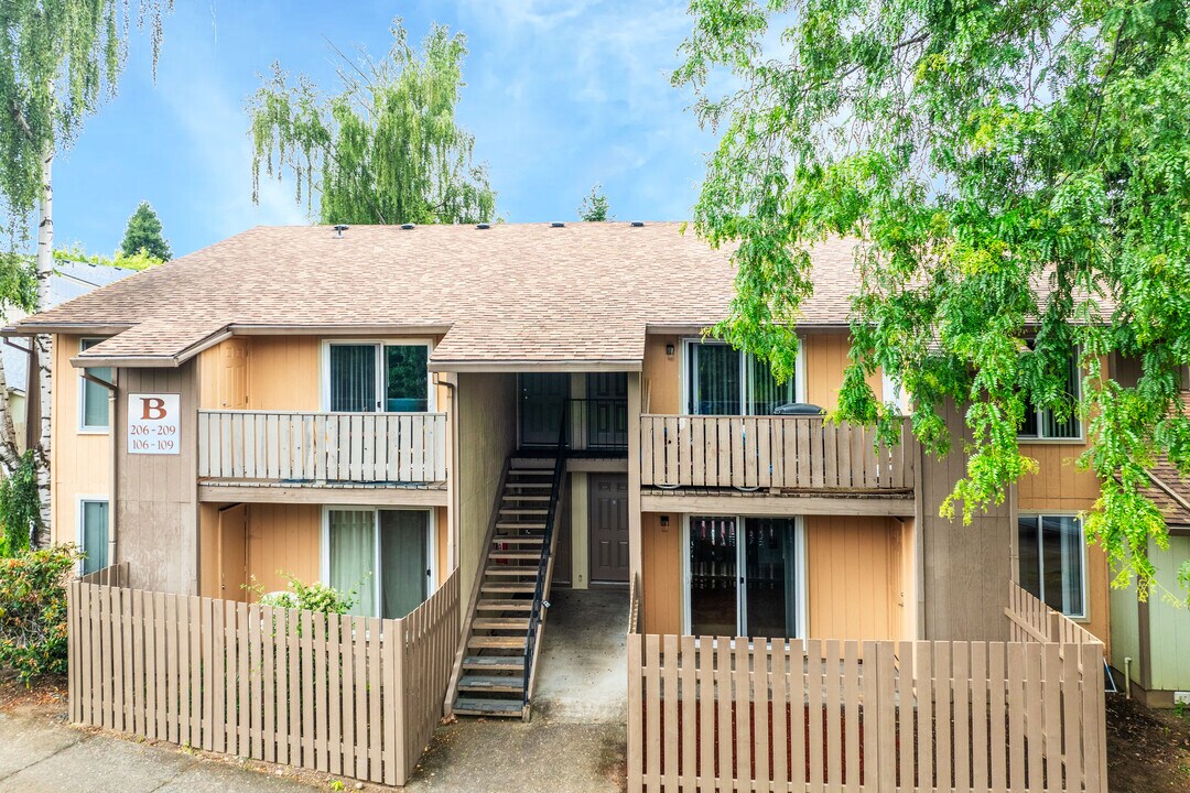 Images Highland Apartments in Gresham, OR - Foto de edificio