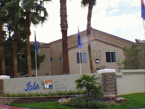 Isla At South Shores in Las Vegas, NV - Foto de edificio - Building Photo