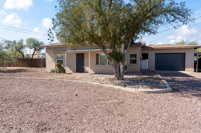 3833 N Tyndall Ave in Tucson, AZ - Foto de edificio - Building Photo
