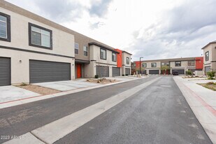 2950 N 38th St in Phoenix, AZ - Building Photo