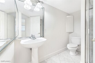 950 7th Ave S in Naples, FL - Building Photo - Building Photo