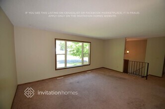 2601 E 121st St in Burnsville, MN - Foto de edificio - Building Photo