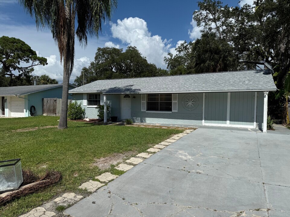 7238 Dianne Dr in New Port Richey, FL - Building Photo