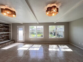 16450 Hibiscus Ln in Friendswood, TX - Building Photo - Building Photo