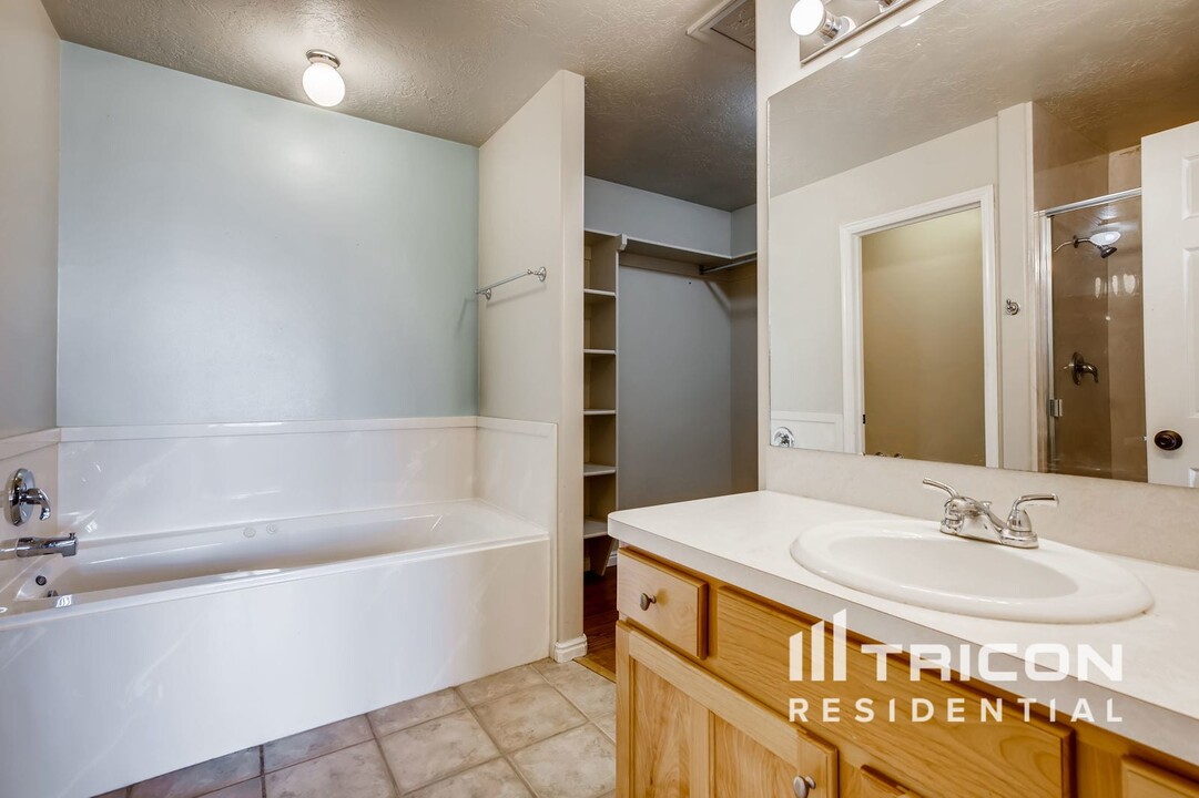 2456 S 1475 W in Syracuse, UT - Building Photo