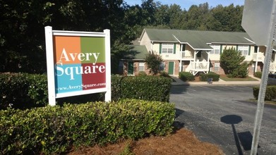 Avery Square in Greensboro, NC - Foto de edificio - Building Photo