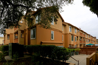 Santa Inez Apartments in San Mateo, CA - Building Photo - Building Photo