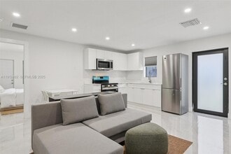 17003 SW 107th Pl in Miami, FL - Building Photo - Building Photo