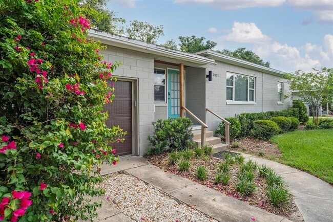 property at 2621 Illinois St