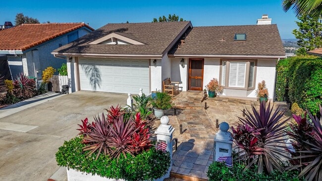 13905 Mira Montana Dr in Del Mar, CA - Building Photo - Building Photo