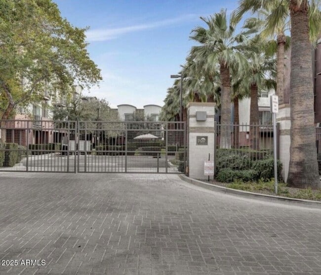 525 W Lakeside Dr in Tempe, AZ - Building Photo - Building Photo