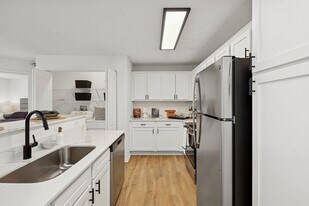 ReNew Town Center in Eden Prairie, MN - Building Photo