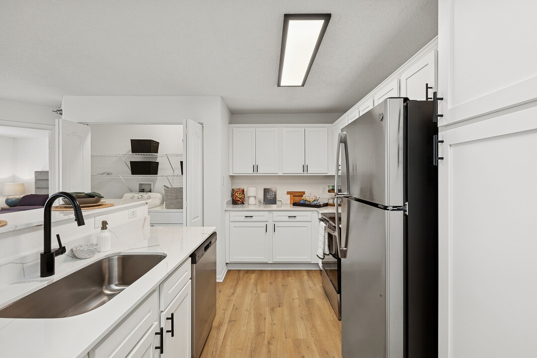 ReNew Town Center in Eden Prairie, MN - Building Photo