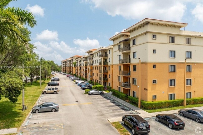 9340 Fontainebleau Blvd in Miami, FL - Building Photo - Building Photo