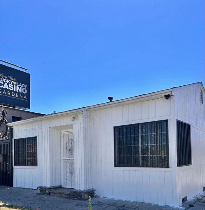 6551 S Vermont Ave in Los Angeles, CA - Building Photo