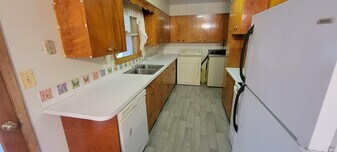 421 Prentis Ave in Vermillion, SD - Building Photo