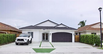 16056 SW 66th Terrace in Miami, FL - Building Photo