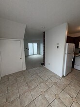 295 Redstone Hill Rd, Unit 75B in Bristol, CT - Foto de edificio - Building Photo