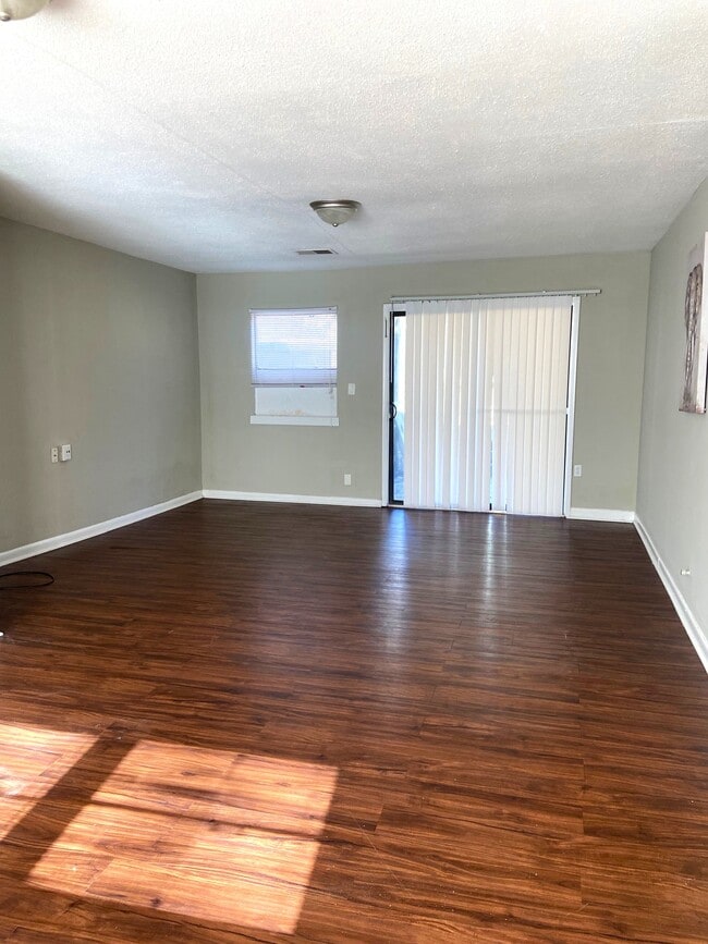 921 Garywood Pl in Hueytown, AL - Foto de edificio - Building Photo