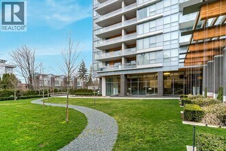 5883 Barker Ave in Burnaby, BC - Building Photo - Building Photo