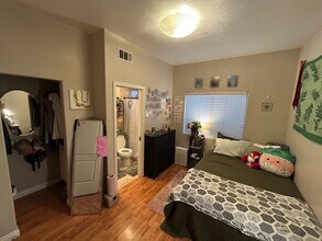 528 N Parker St in Orange, CA - Foto de edificio - Building Photo