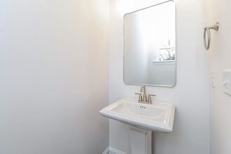 528 Beatties Ford Rd in Charlotte, NC - Building Photo - Building Photo