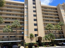 2618 Cove Cay Dr in Clearwater, FL - Building Photo